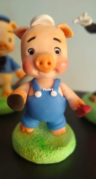 Clay The three little pigs  part 2