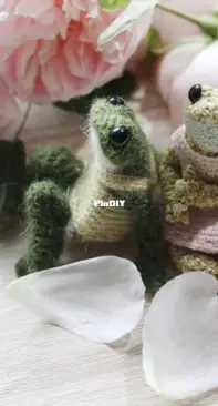 Dot pebbles knits - Dot Pebbles - Claire Garland - frog