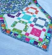 Moda Bake Shop-Hugs and Kisses Table Runner