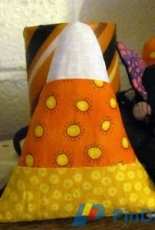 Peck's Pieces - Marjory Peck - Candy Corn Pincushion - Free