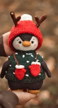 La Mamama Toys - Olesya Baigacheva - Christmas outfit for penguin