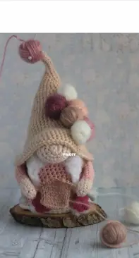 Pam Pino Design - Nazeli Mkrtchyan-Tadevosyan -  Knotty Knitter Gnome - Spanish - Translated