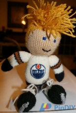 Knitted Hockey Player by Jenni Propst -Free