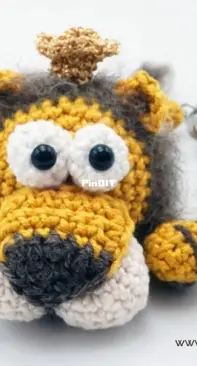 IlDikko - Ildikó Strüning - Lionello the Lying Lion Keychain