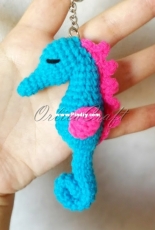 OrlicaCraft- Dominika Kamyszek - Seahorse Keychain - Free