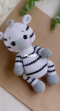 Crochet Baby Mobile Safari Animals amigurumi pattern 