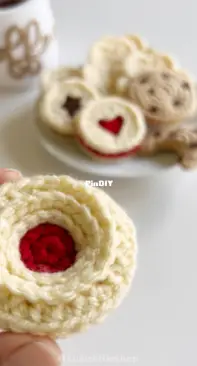 Lulus little shop - Lu Sun - Swirled Butter Cookie