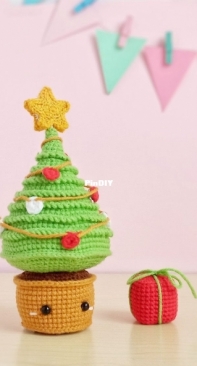 Tulip Yarn Craft - Ines Abad - Christmas Tree - Free