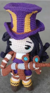 Feito a Mano - Cássia Mano - Caitlyn Skin Default and Skin Arcane - Portuguese