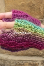 Minoosi - Pennine Wave Fingerless Gloves