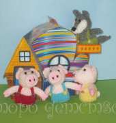 Tree little pigs and the wolf