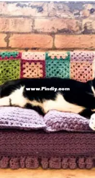 Yarnspirations - Red Heart - RHC0720-029833V - Crochet Kitty Couch - Free