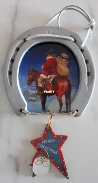 Recycled horseshoe used as photo frame