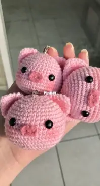 Piggy crochet keychain