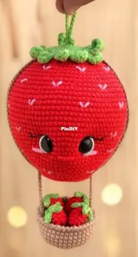 Ateliê Ponto Baixo - Ingrid Castro - Hot Air Strawberry Balloon - Balão de Ar Quente Morango - Portuguese - Free