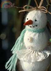 YarnOnTheHouse-Miss Snow Hanging Ornament by Veronika Jobe-Free