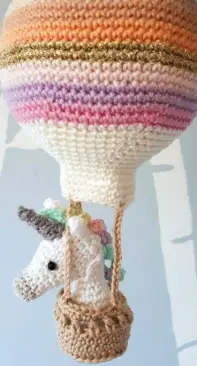 Birds and Crickets - Silke Merckx - Amigurumi unicorn in a hot air balloon