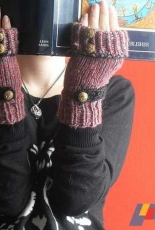 First Snow Buttoned Mitts by Jessika Lane/TravellingTreeDesigns-Free
