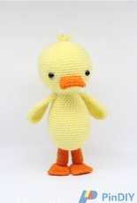 Hello Yellow Yarn - MJ Carlos - Quigley the Duck