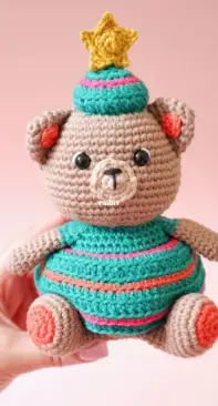Cara Creations - Cara Engwerda - Willow the Festive Teddy Bear - English