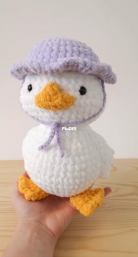 Crochet by Kelsie - Kelsie Gélinas - Lavender the Duck