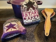 Star Baker Oven Mitts by Victoria Myers