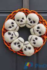 Red Heart - Nancy Anderson - LW5784 Circle of Skulls Wreath - Free