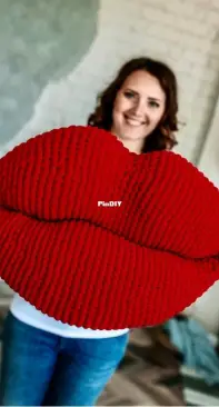 CrochetForYouStore - Liudmila - Pillow lips