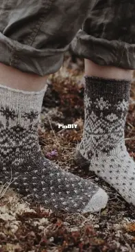 Ruffle Socks – PetiteKnit