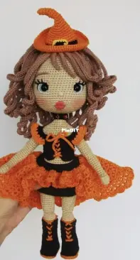 Crochet Pattern World - Annea Leolea - Halloween outfit for Astrid - Astrid im Halloween-Outfit - Astrid en tenue d Halloween - German or French