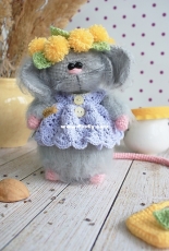 Svetlana Malyarik - Field Mouse