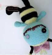 Little Yarn Friends - Rachel Hoe -  Lil Scrump in Bee Costume -  Free