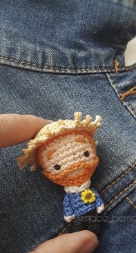 Mabe Berrios - Amigurumis San Vicente - Mabel Berríos Vergara - Vangocito amigurumi brooch
