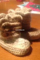 Baby uggs with shell stitch