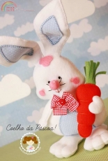 Fernanda Lacerda-Felt Easter Bunny-Portuguese-Free Pattern