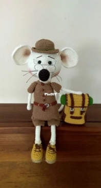 Ratoncito Pérez by Rosana González