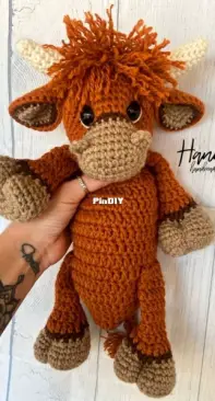 Hannahs Handmade Designs - Hannah Gerecke - Highland Cuddle Cow