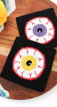 Sweater Keychain Crochet Pattern - Free Pattern - Stitch by Fay