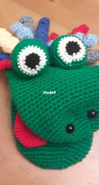 Hand puppet frog with curls