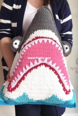 Spin a Yarn Crochet - Jillian Hewitt - Shark Pillow - Free