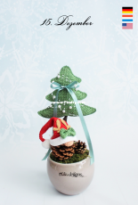 Mala Designs - Mandy Herrmann - Pinecone with reindeer hat