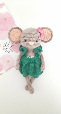 Sarahs Hooks and Loops - Sarah K Wright - Millie Mouse and Millies Dress