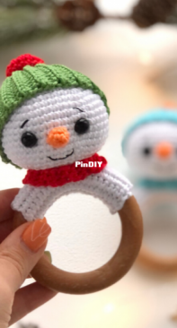 Vinera Eyer - Crochet Street - Vinera Kapustkina / Oxana - Snowman Rattle Toy