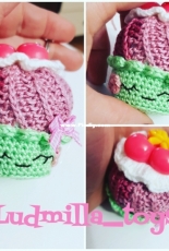 Cupcake keychain