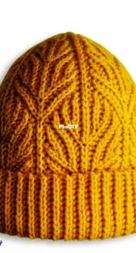 Majestic crochet hat by Lyudmila Hefny