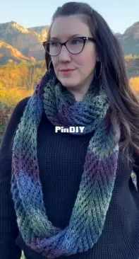 Eve Infinity Knit Scarf Tutorial ~ Knit and Crochet Ever After