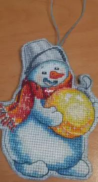 Снеговик с шаром.