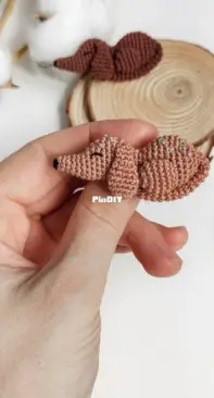 Crochet Pattern By Lily - Moi Prelesti - Liliya Sharipova - Sleeping taxa Brooch - Russian
