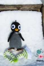 Pompom hat Penguin