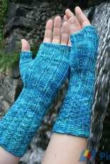 Inspiration Knits - Slipstream Mitts by Louise Zass-Bangham